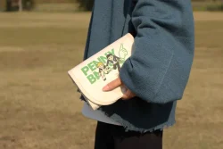 うちわが入る仕切りのあるトートバッグ