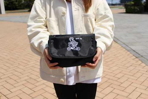 トラベルポーチ