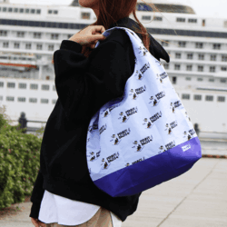 うちわが入る仕切りのあるトートバッグ