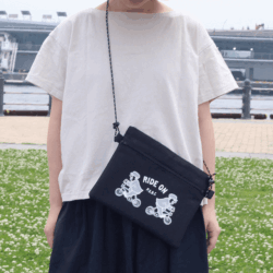 うちわが入る仕切りのあるトートバッグ